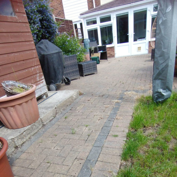 medium sized back garden with brick pavers